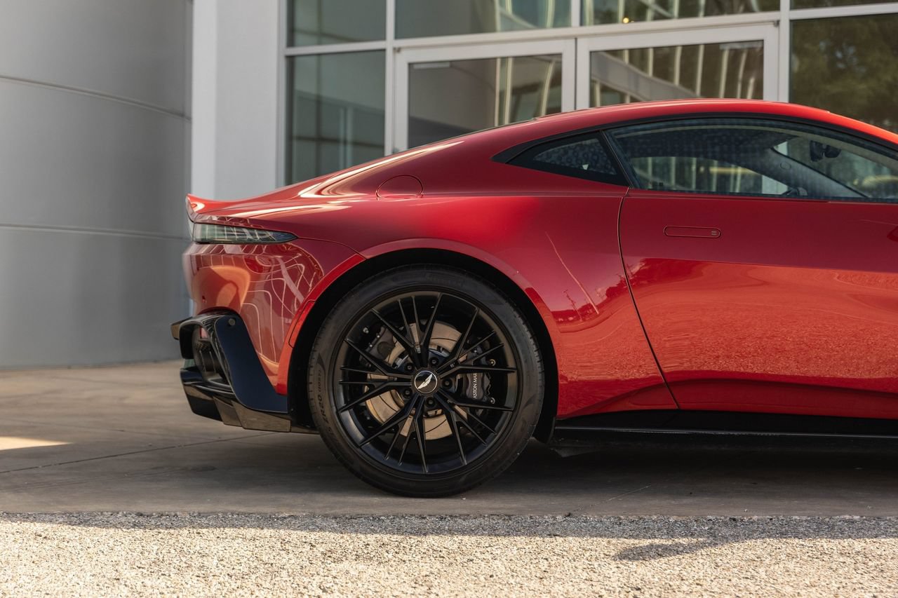 Used 2021 Aston Martin V8 Vantage Coupe RWD image 7