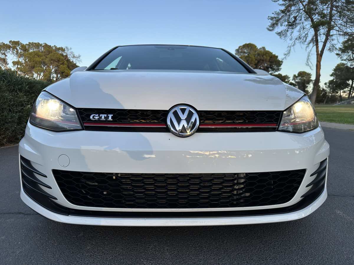 Used 2016 Volkswagen GTI SE w/ Lighting Package (SEL) FWD image 9