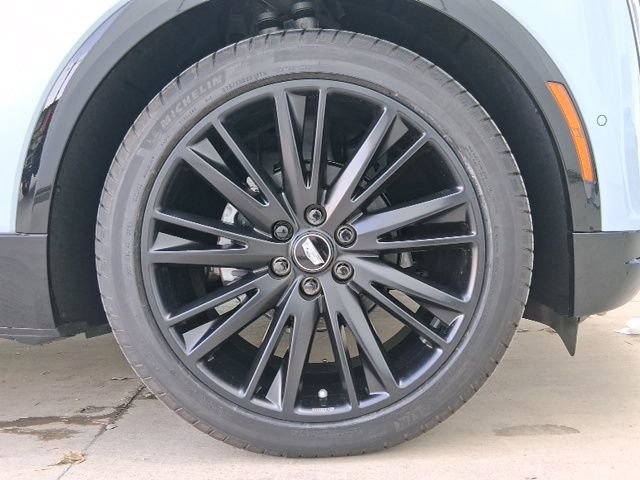 New 2026 Cadillac Lyriq Sport w/ LPO, ONYX Package AWD/4WD image 26
