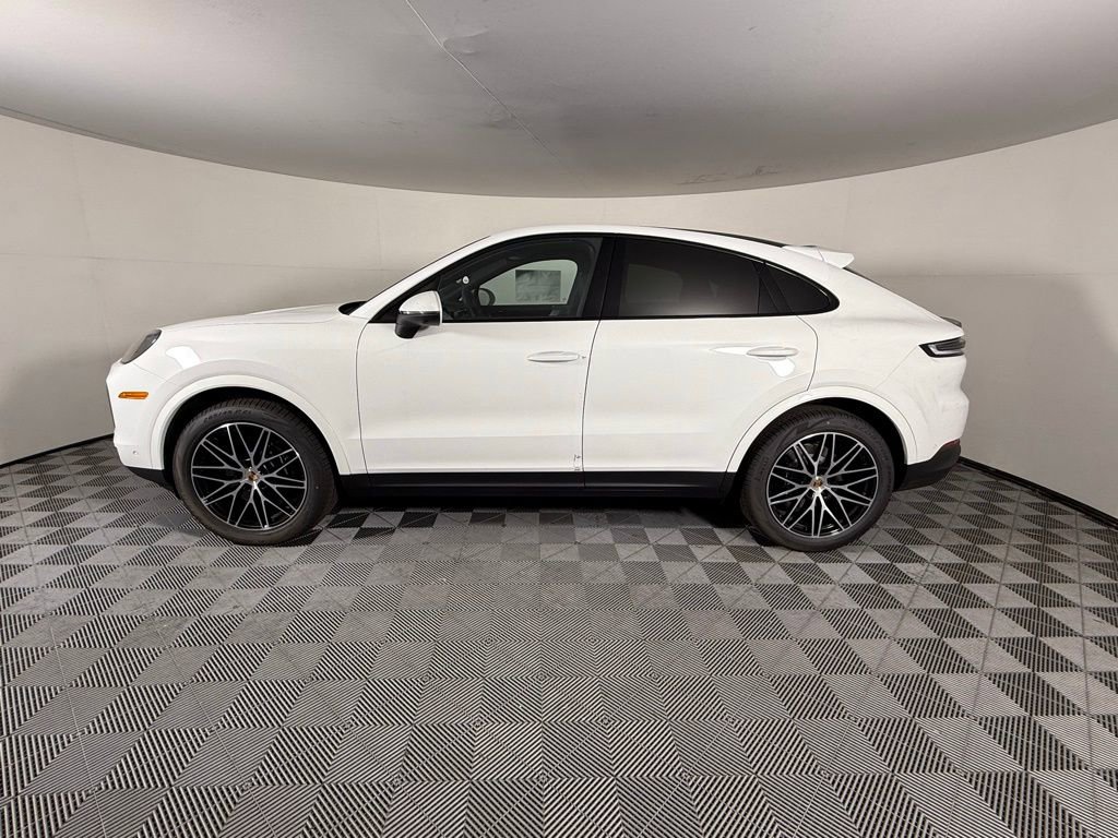 Certified 2025 Porsche Cayenne Coupe image 2