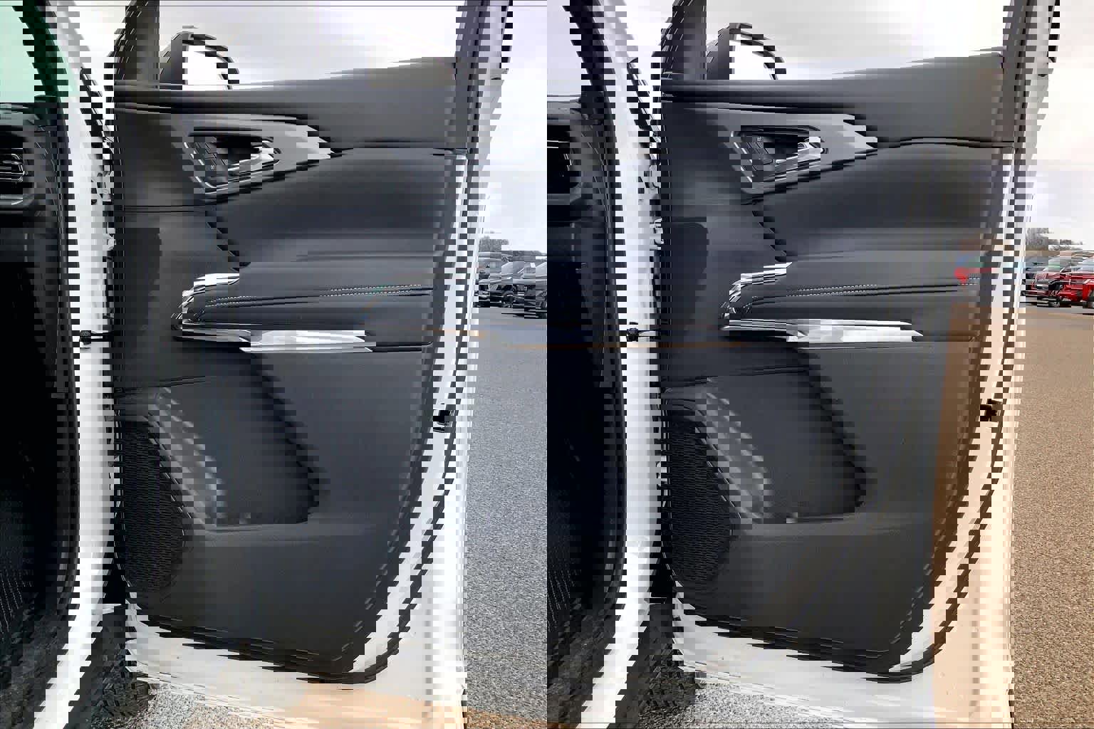 Used 2025 Chevrolet Traverse LT image 22