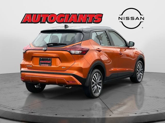 Used 2023 Nissan Kicks SV image 2