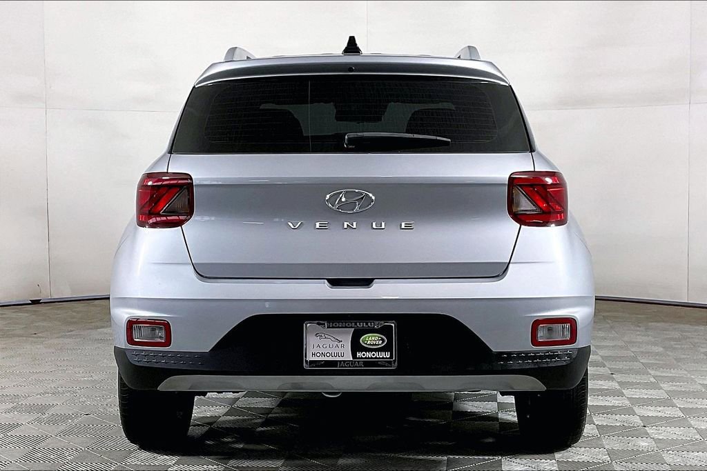 Used 2022 Hyundai Venue SEL image 3