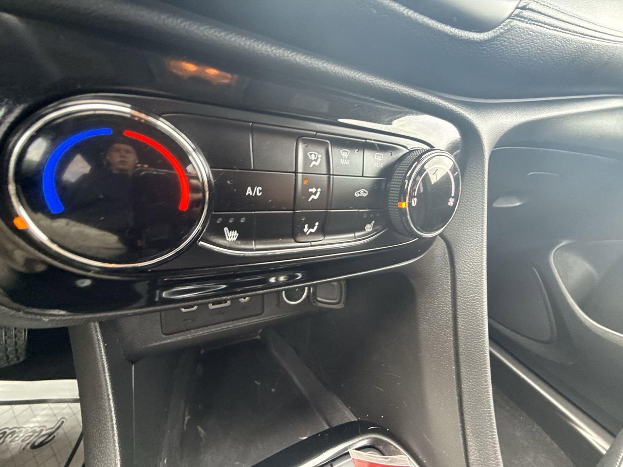 Certified 2023 Buick Encore GX Preferred w/ Cold Weather Comfort Package image 38