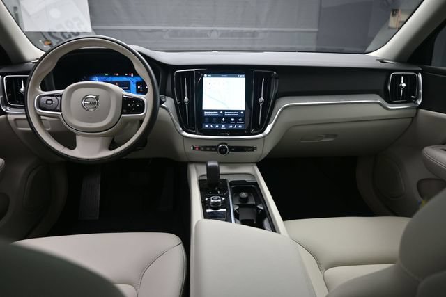 Used 2025 Volvo V60 B5 Cross Country Plus AWD/4WD image 9