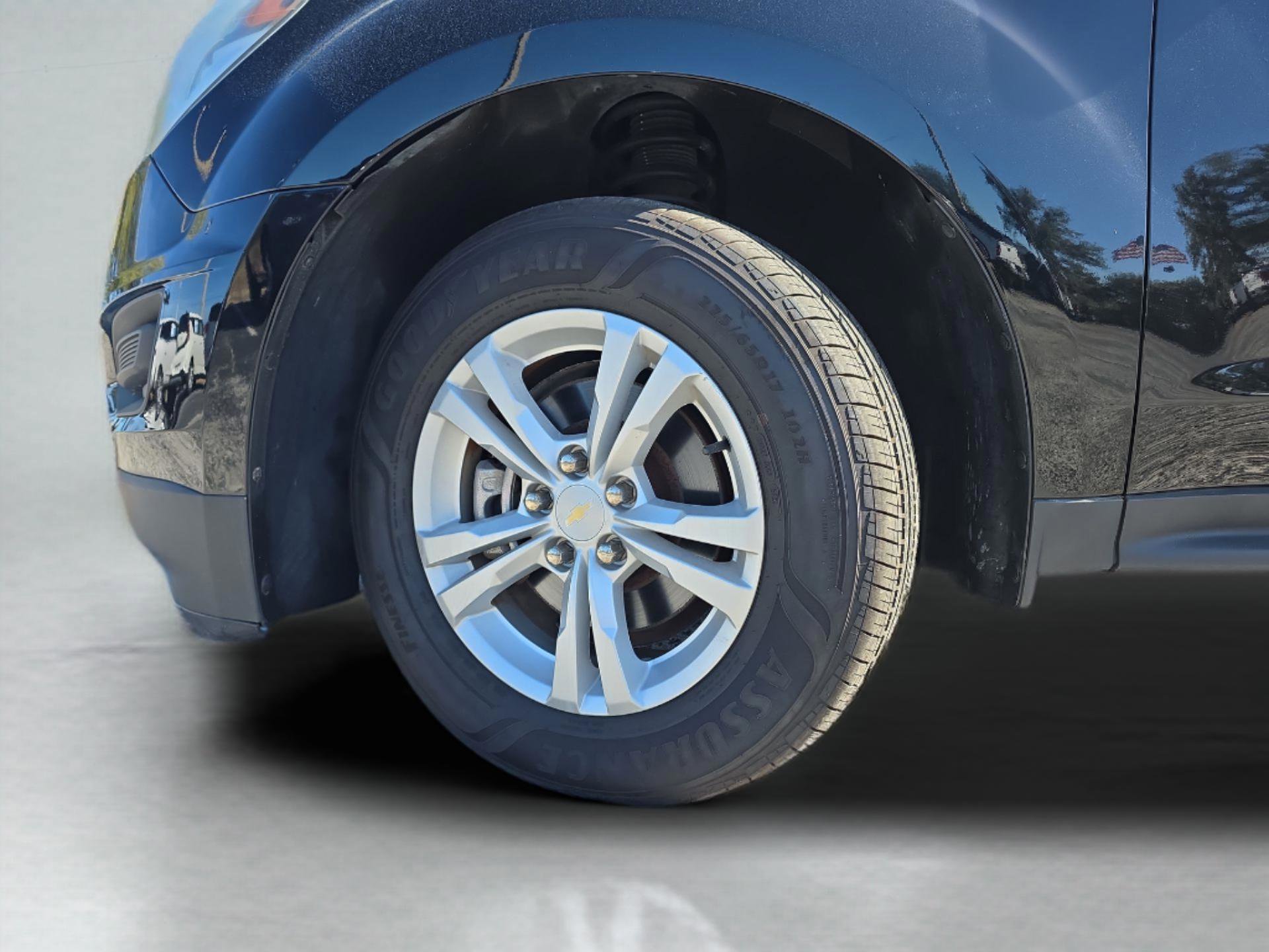 Used 2017 Chevrolet Equinox LS image 34