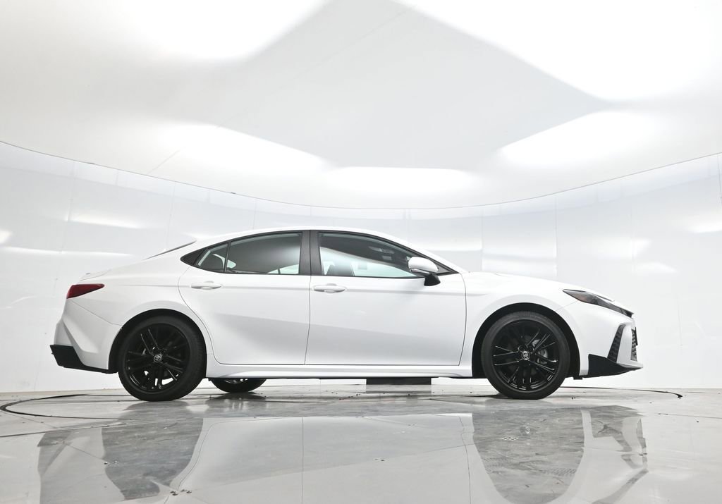 Used 2025 Toyota Camry SE w/ Convenience Package image 60