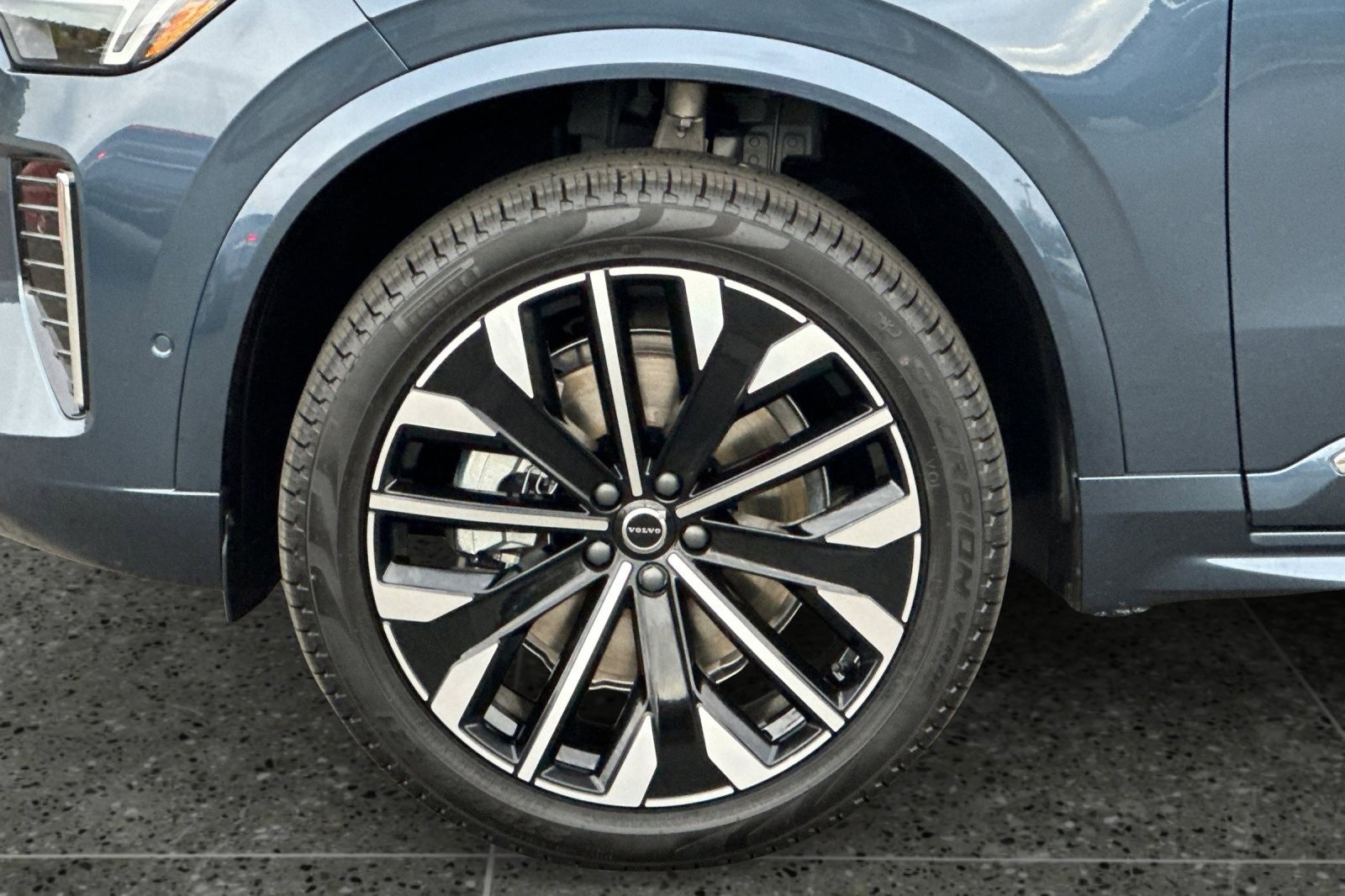 New 2026 Volvo XC90 B6 Plus w/ Protection Package Premier image 11