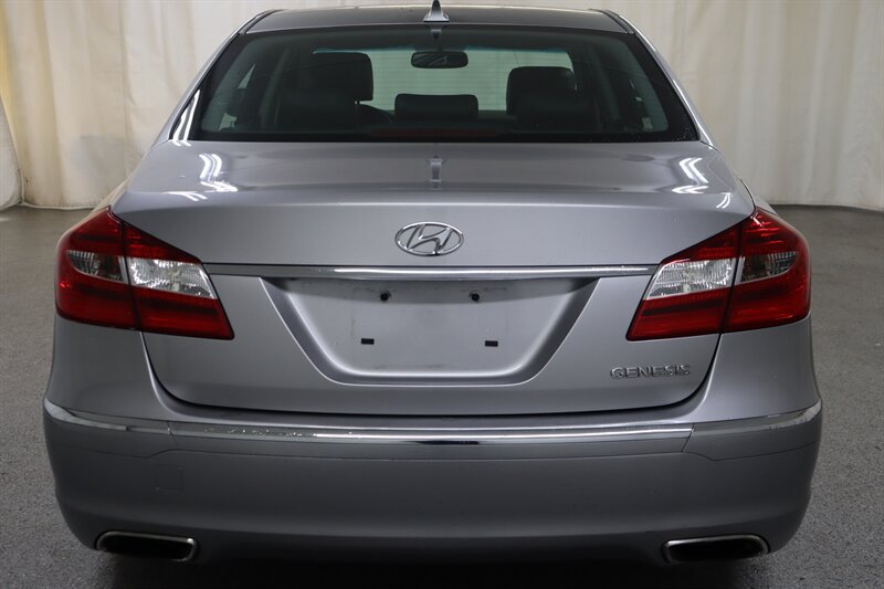 Used 2013 Hyundai Genesis 3.8 RWD image 5