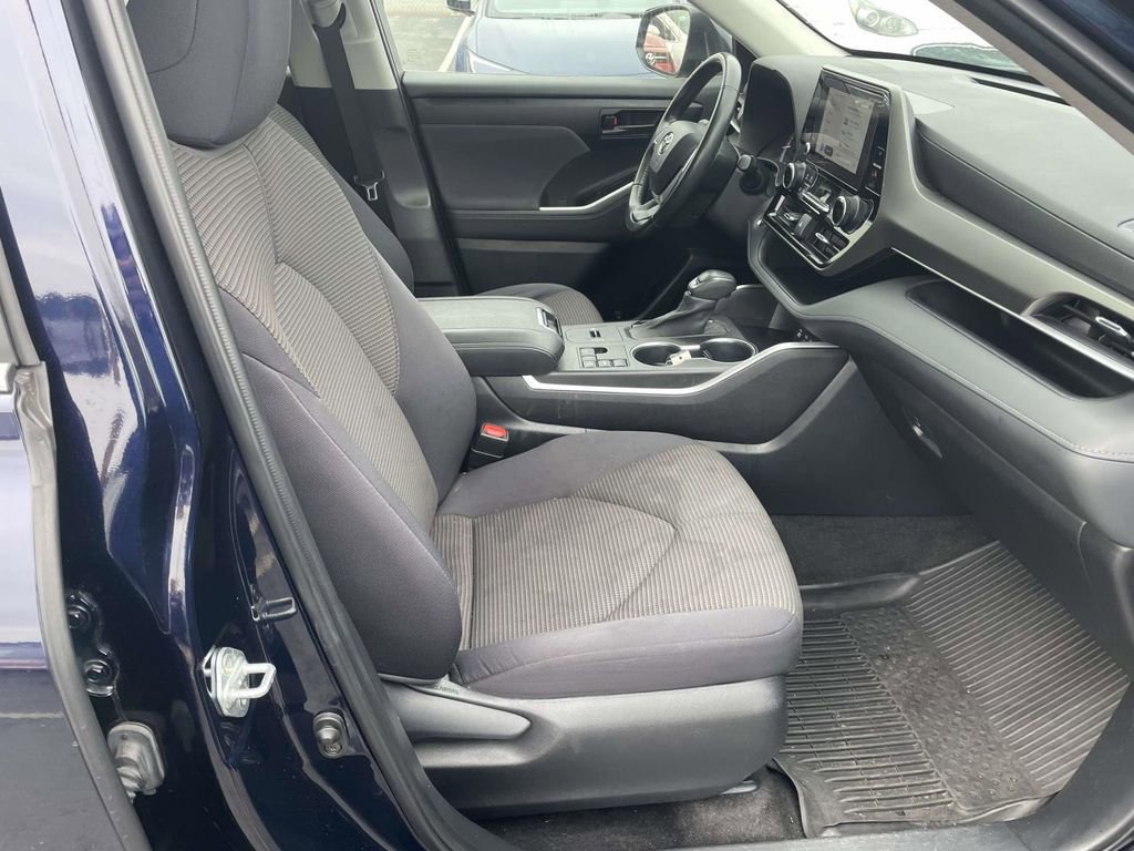 Used 2023 Toyota Highlander LE image 47