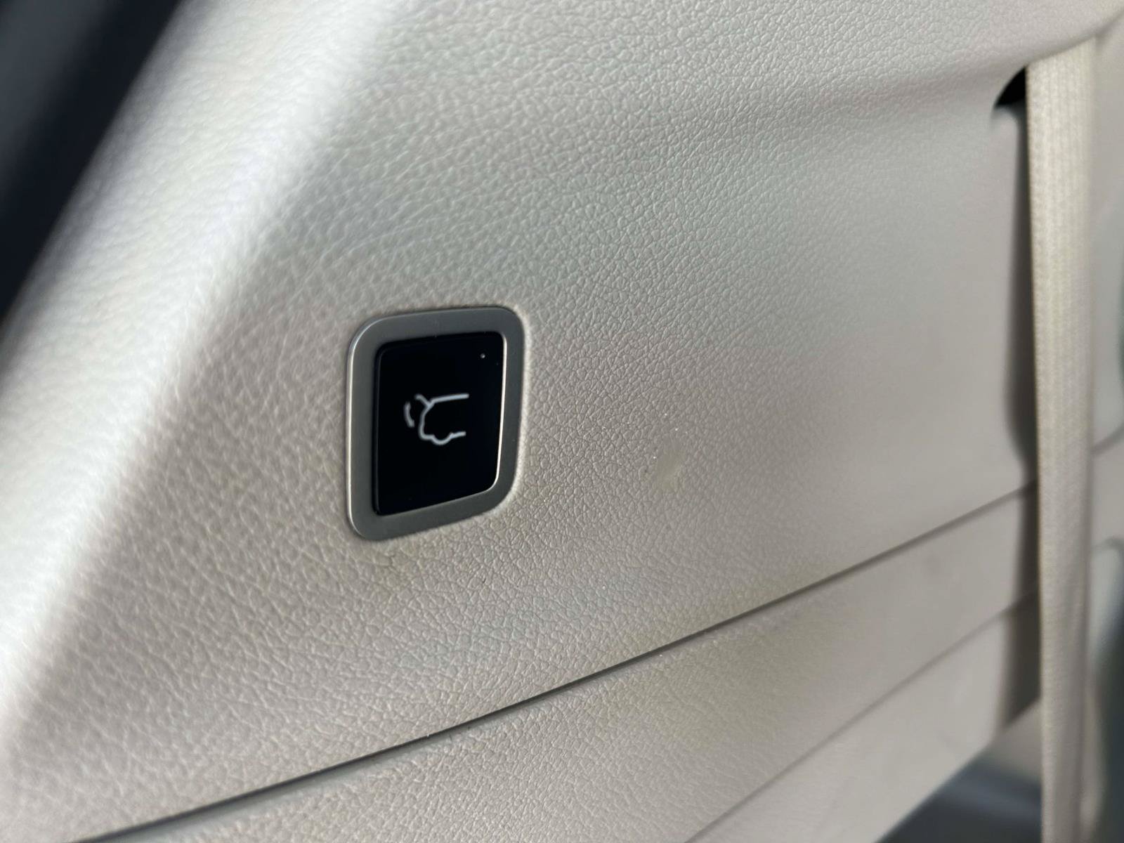 Used 2023 Chrysler Pacifica Touring-L FWD image 17