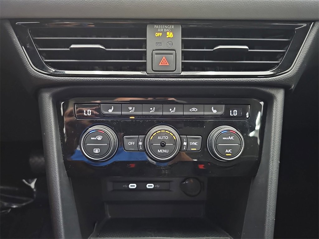 Used 2024 Volkswagen Taos SE image 32