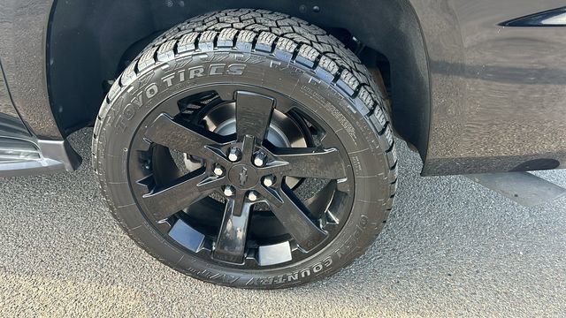 Used 2017 Chevrolet Suburban LT image 6