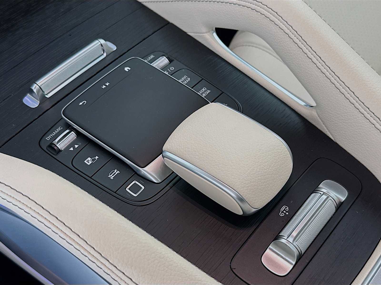 Used 2025 Mercedes-Benz GLS 450 4MATIC image 18