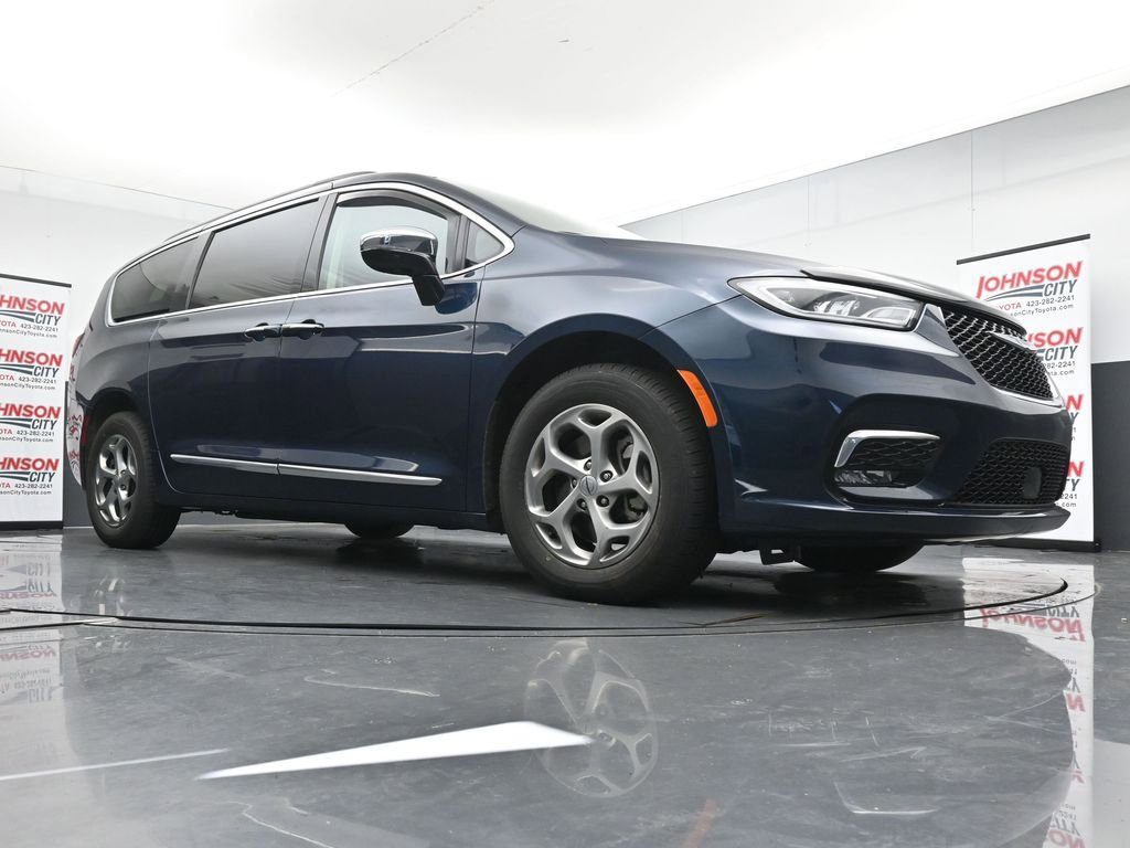 Used 2023 Chrysler Pacifica Limited image 18
