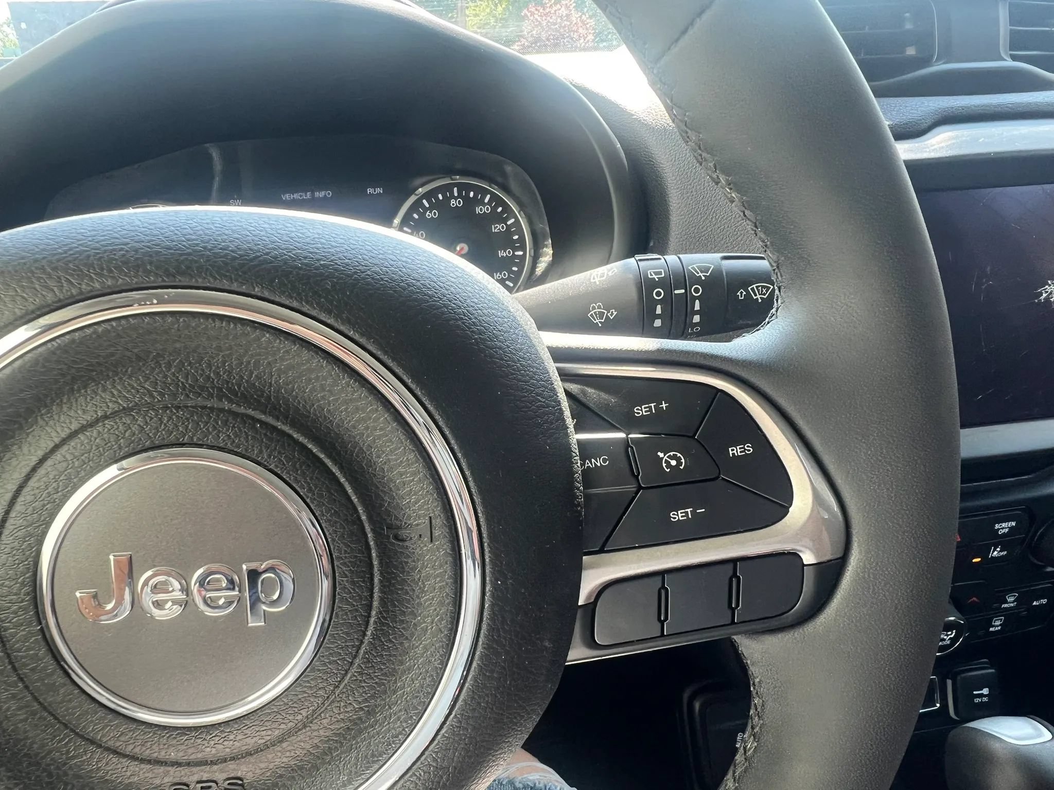 Used 2022 Jeep Renegade Latitude AWD/4WD image 21