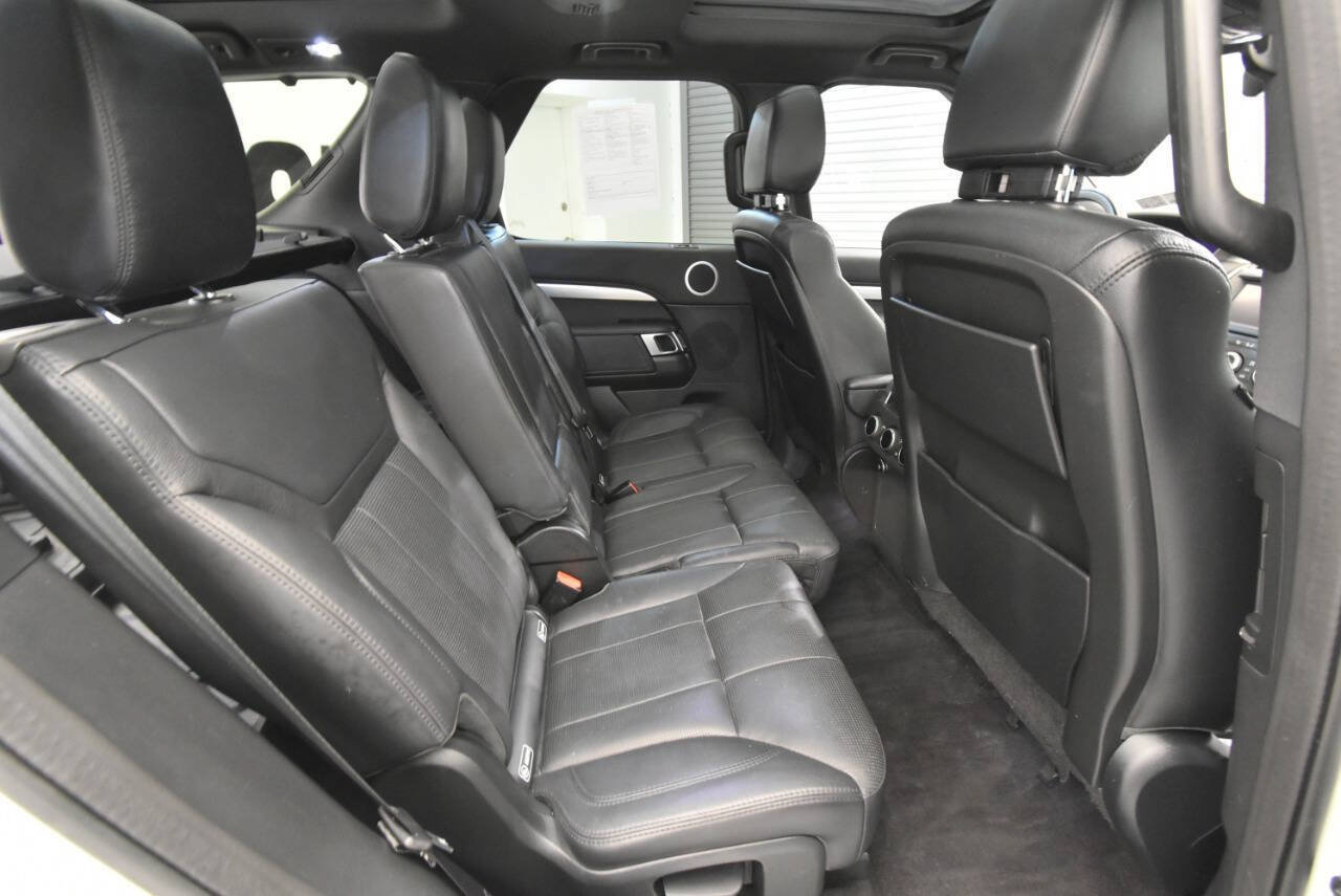 Used 2020 Land Rover Discovery Landmark AWD/4WD image 19