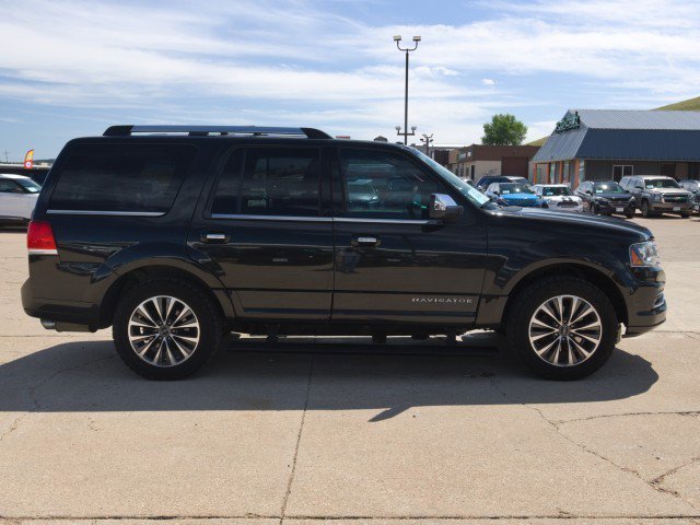 Used 2015 Lincoln Navigator 4WD image 5