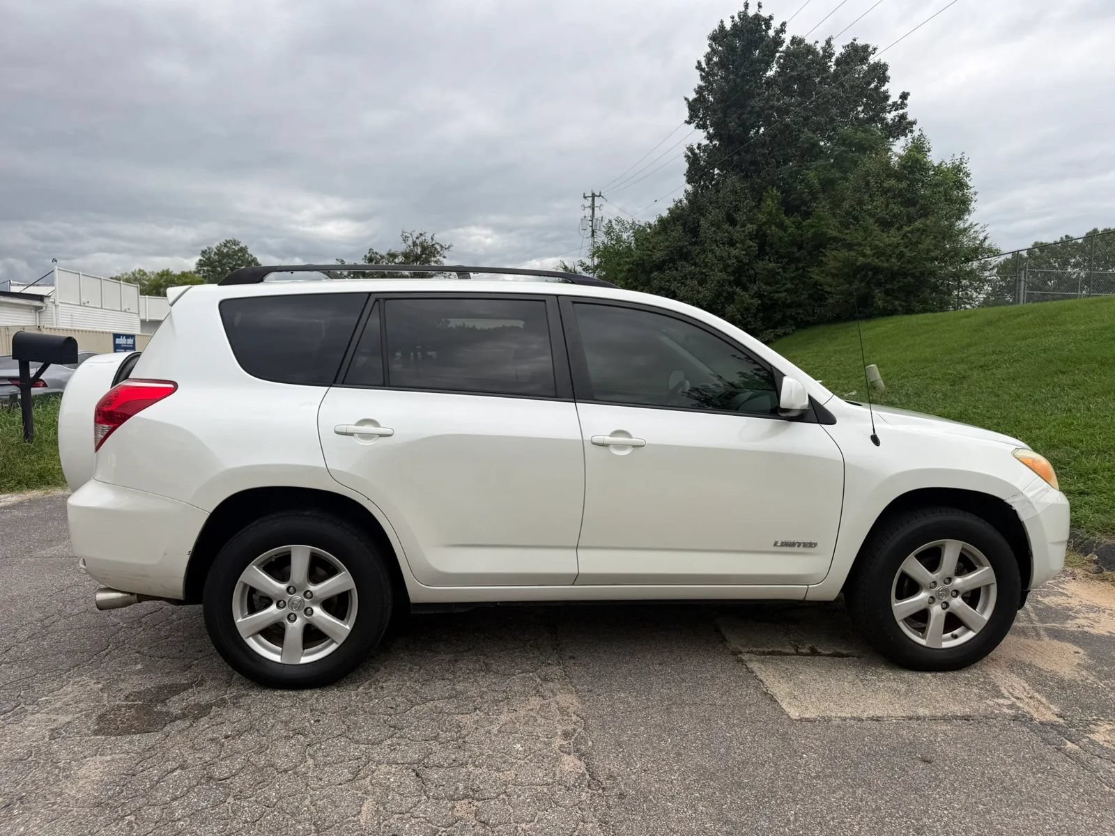 Used 2008 Toyota RAV4 Limited FWD image 3