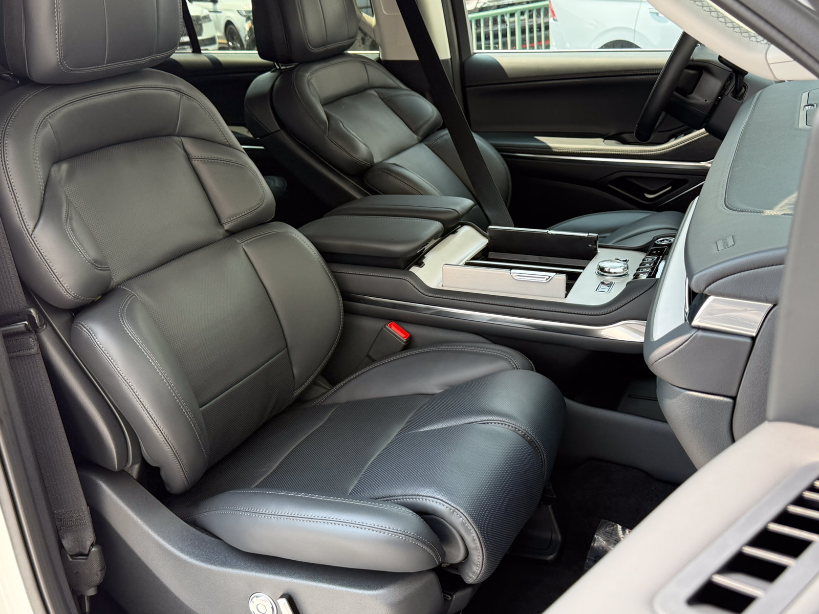 New 2027 Lincoln Navigator Premiere AWD/4WD image 14