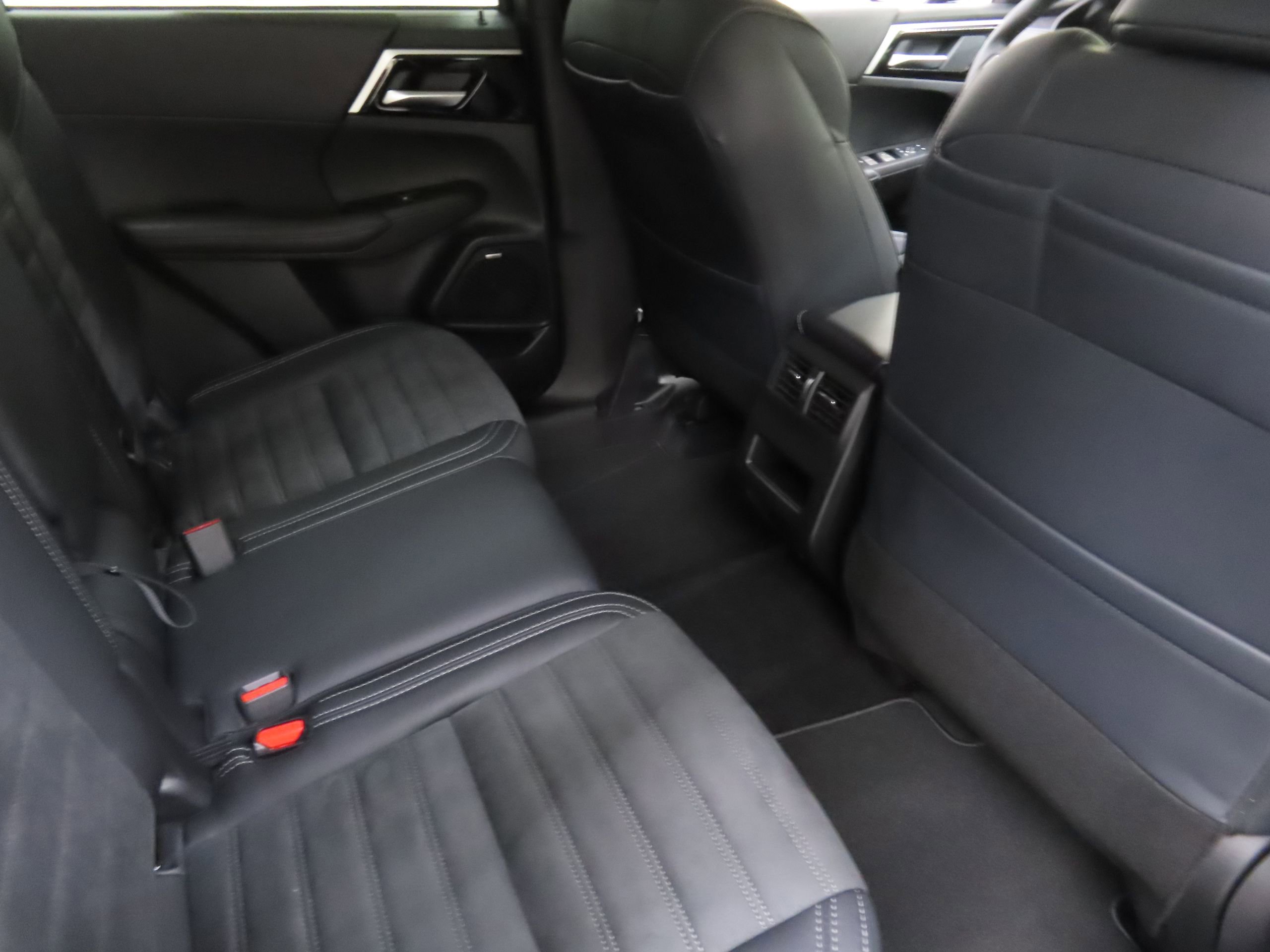 New 2025 Mitsubishi Outlander SE image 23