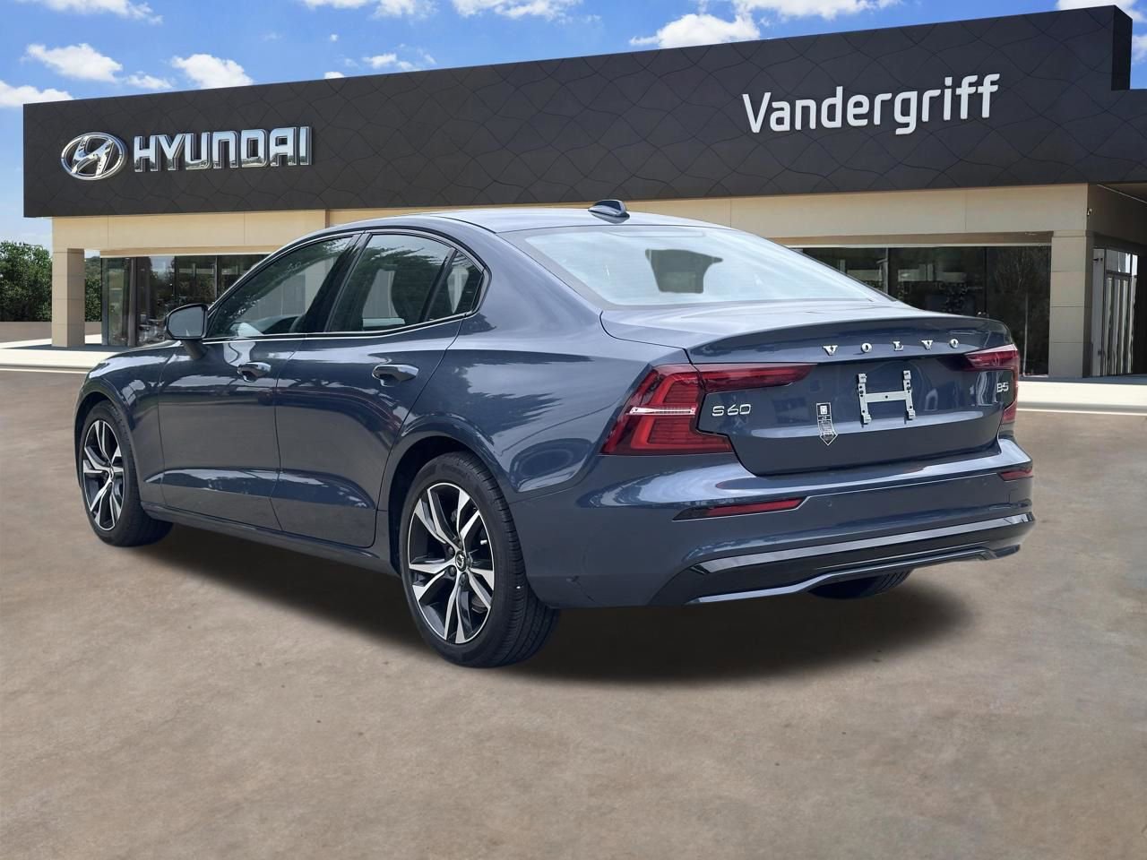 Used 2025 Volvo S60 B5 Core FWD image 10