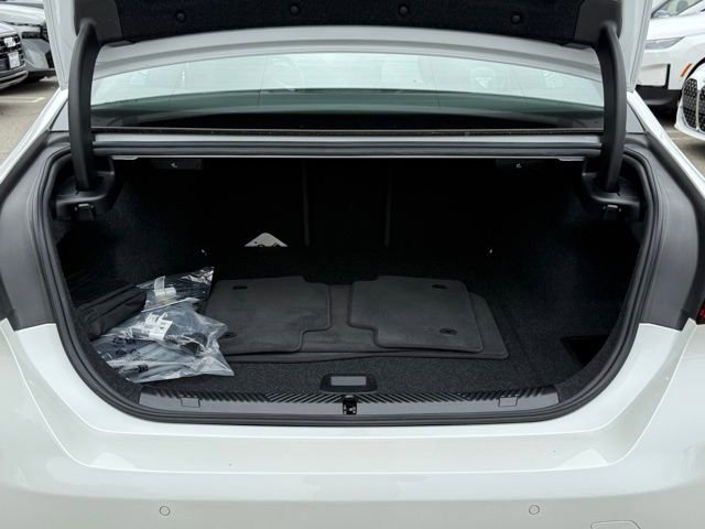 Used 2025 BMW i5 xDrive40 w/ Premium Package image 16