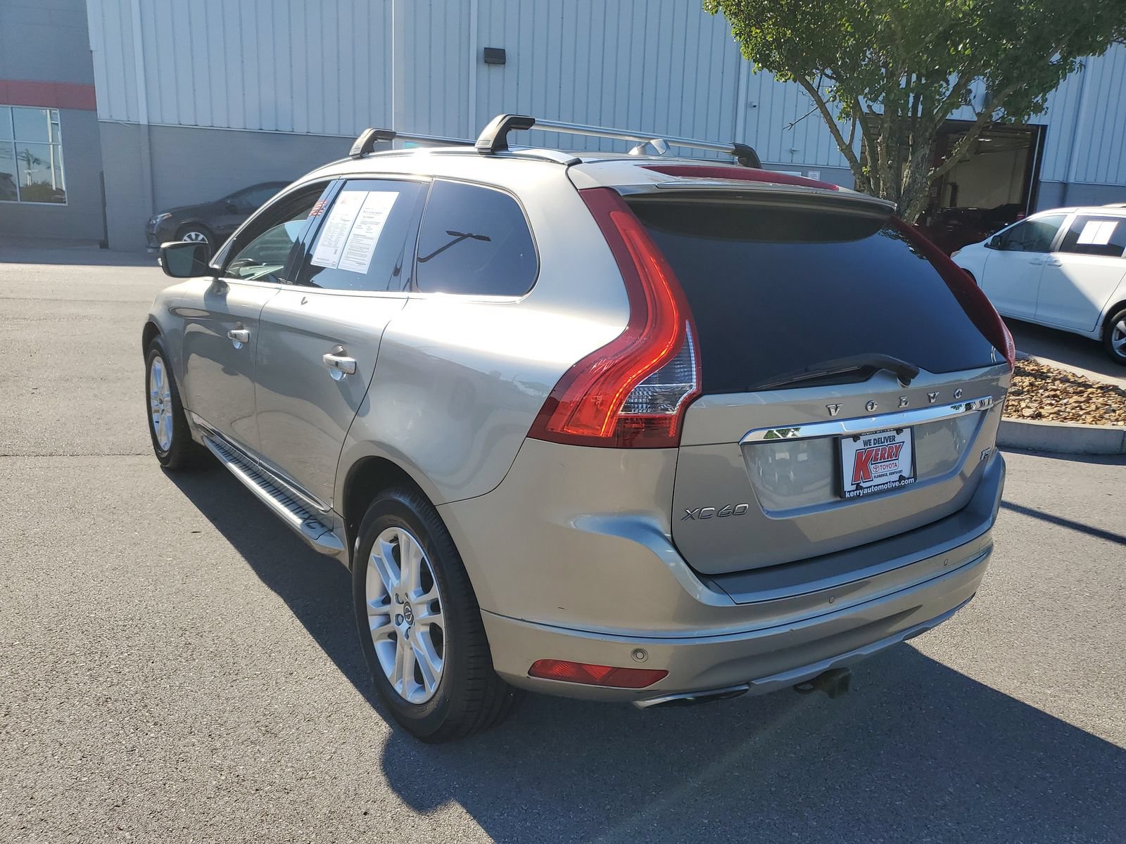 Used 2016 Volvo XC60 T5 Platinum FWD image 3