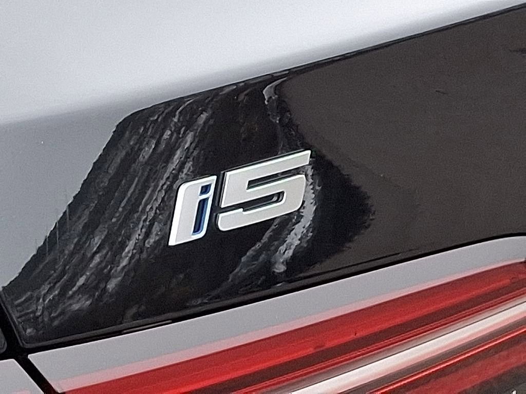 Used 2025 BMW i5 eDrive40i image 35