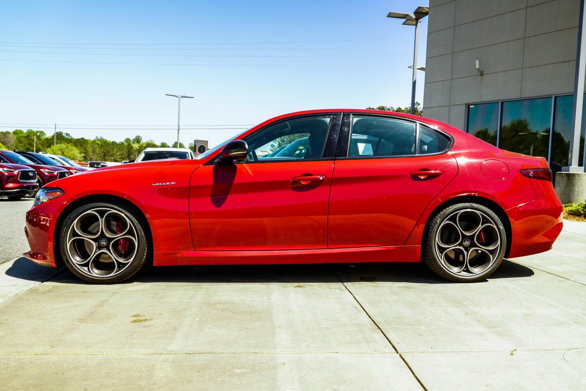 Used 2022 Alfa Romeo Giulia Veloce image 9