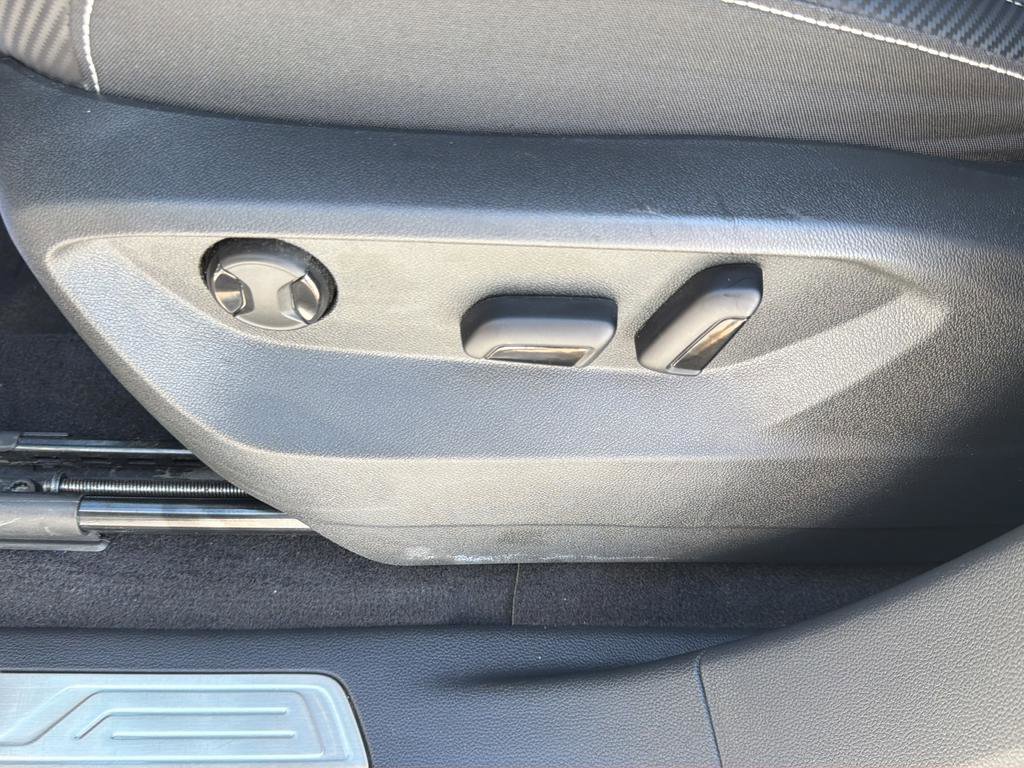 Used 2024 Volkswagen Atlas Cross Sport SE image 21