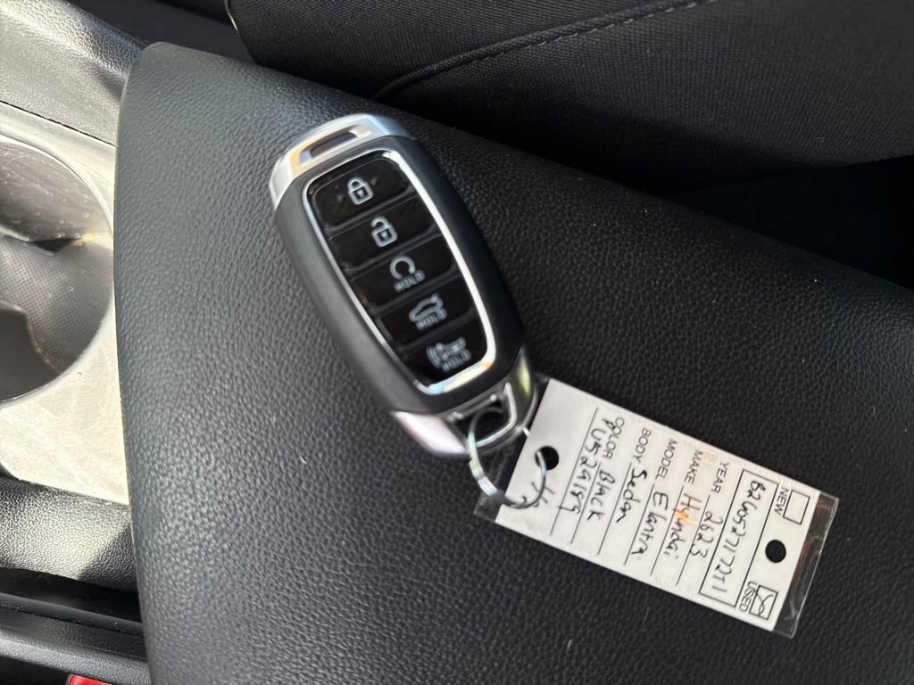 Used 2023 Hyundai Elantra SEL w/ Preferred Accessory Package FWD image 35