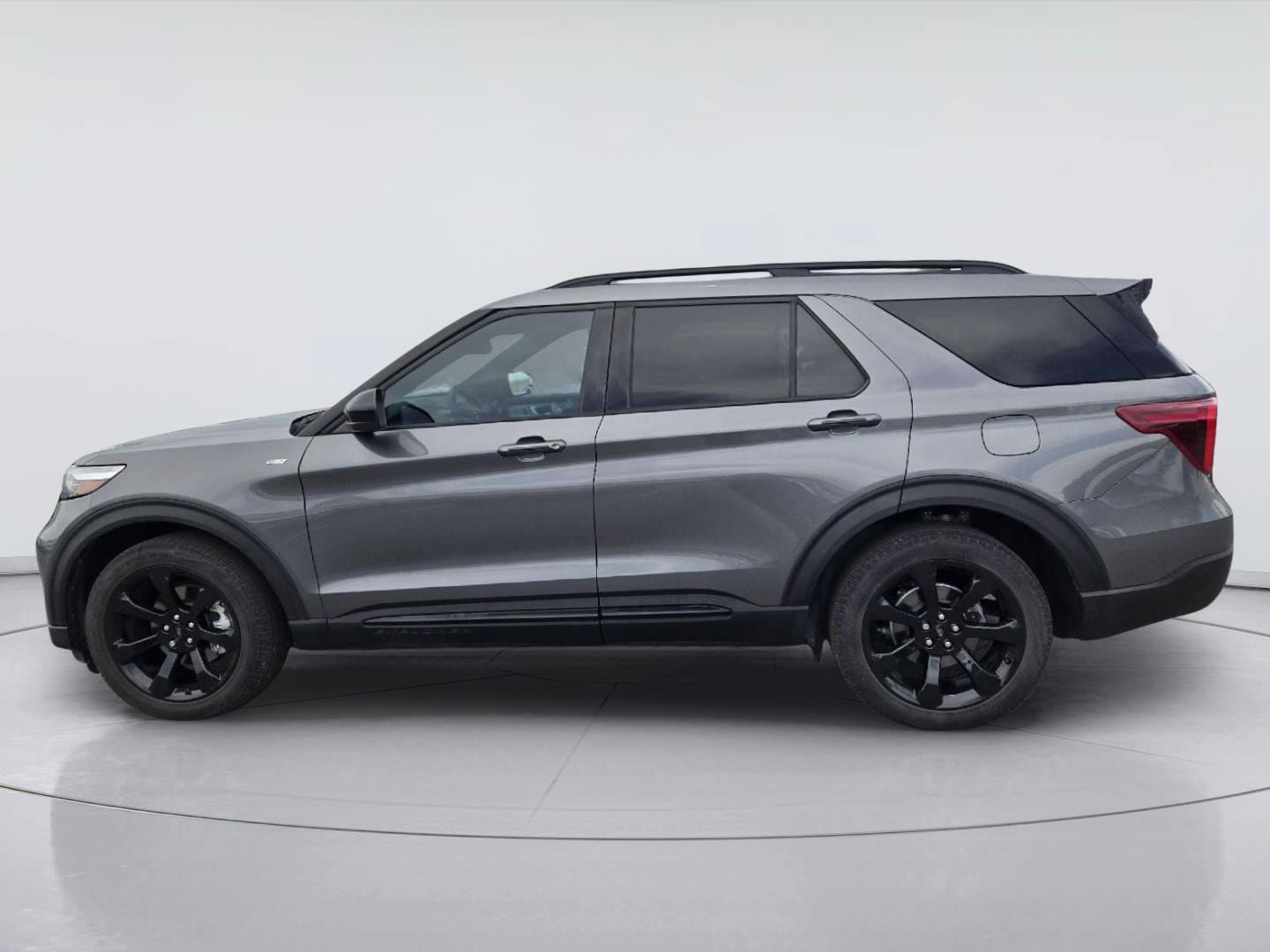 Used 2023 Ford Explorer ST-Line w/ Class IV Trailer Tow Package RWD image 3
