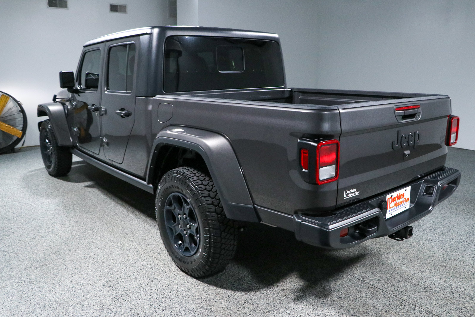 Used 2023 Jeep Gladiator Sport AWD/4WD image 9