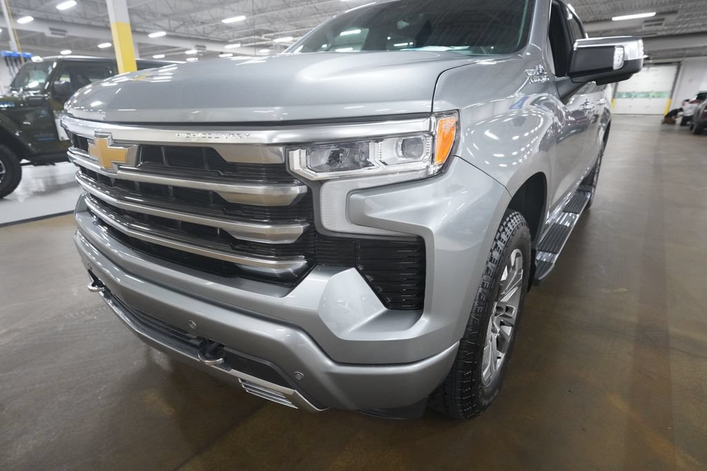 Used 2024 Chevrolet Silverado 1500 High Country w/ Technology Package AWD/4WD image 22