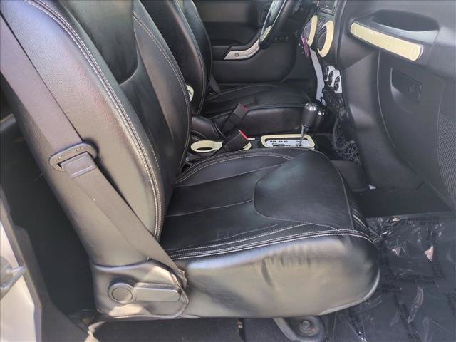 Used 2015 Jeep Wrangler Unlimited Rubicon w/ Connectivity Group AWD/4WD image 19