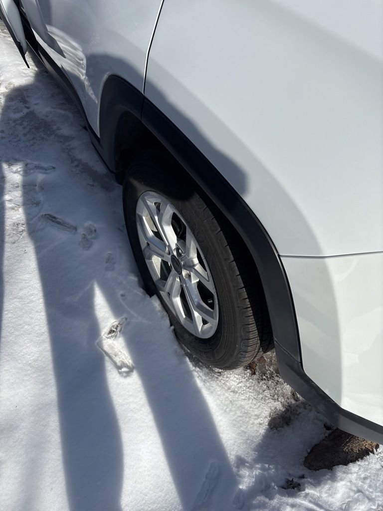 Used 2025 Jeep Compass Latitude image 7