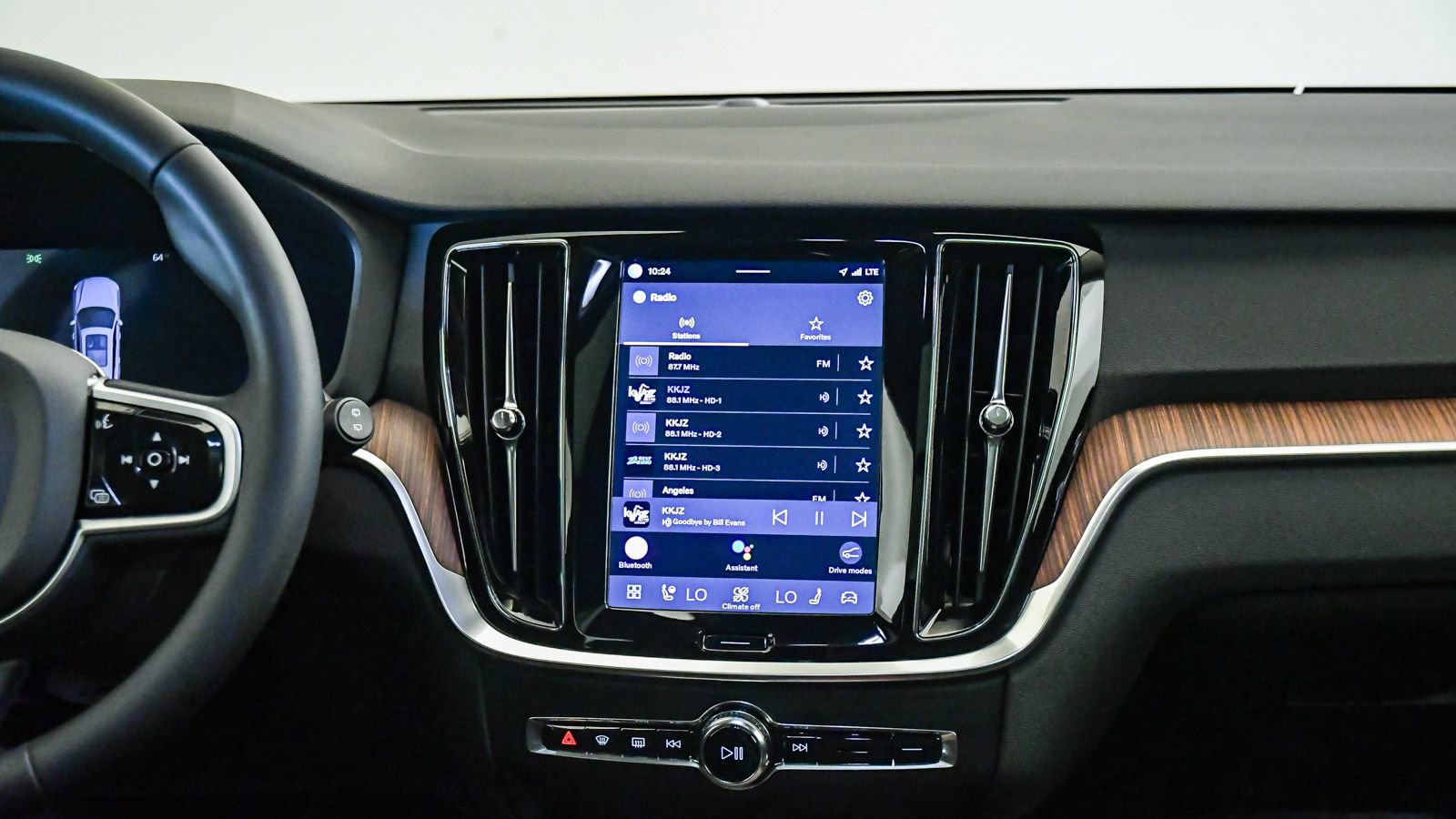 Certified 2025 Volvo V60 B5 Cross Country Plus image 14