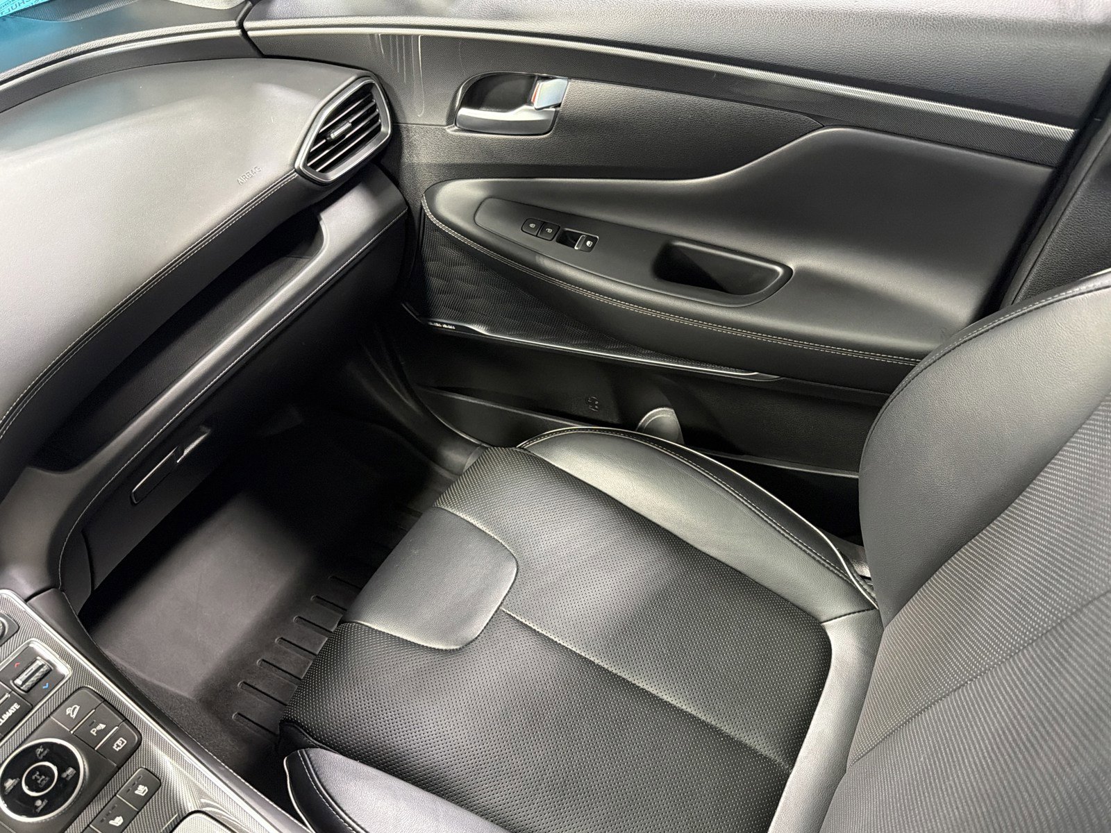 Used 2022 Hyundai Santa Fe Limited w/ Cargo Package image 11