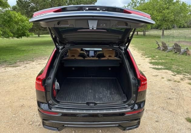 Used 2023 Volvo XC60 B5 Ultimate w/ Climate Package FWD image 7