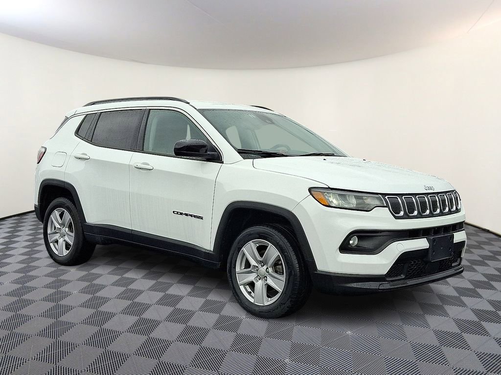 Used 2022 Jeep Compass Latitude image 1