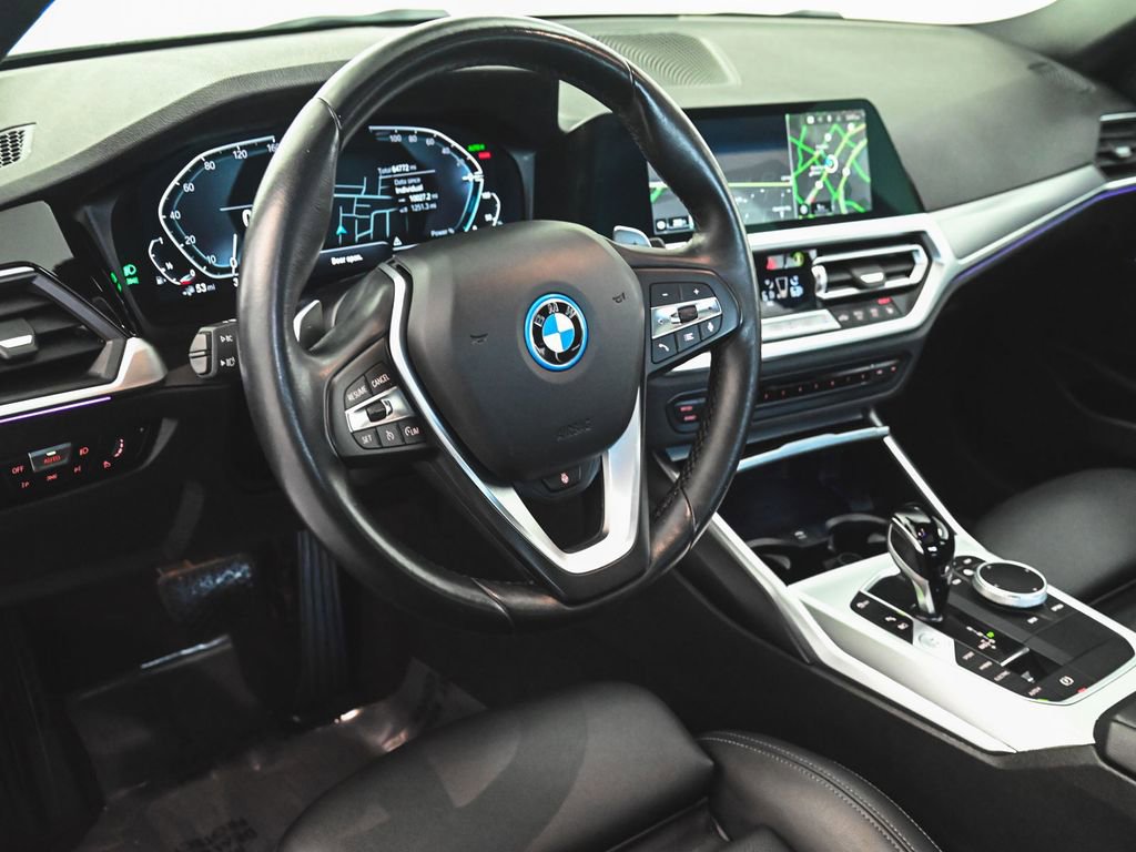 Used 2022 BMW 330e xDrive image 12