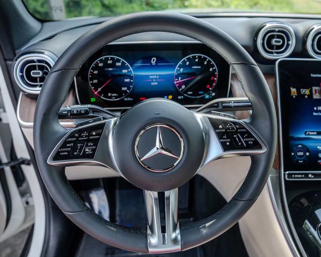 Used 2026 Mercedes-Benz GLC 300 image 4