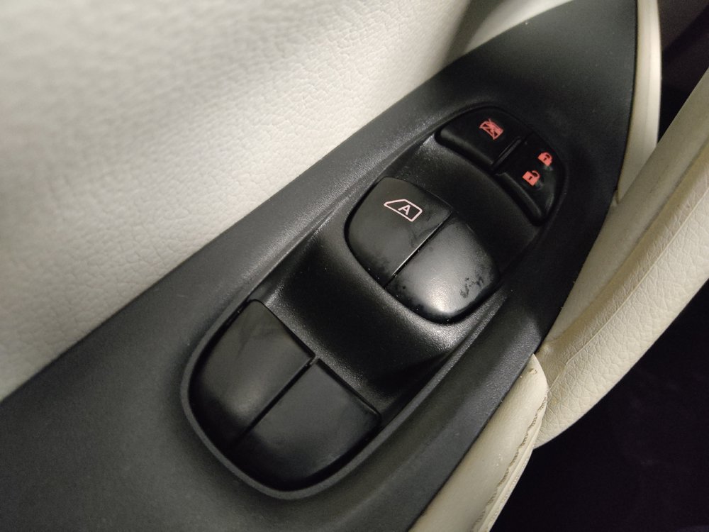 Used 2018 Nissan Rogue Sport SV FWD image 27
