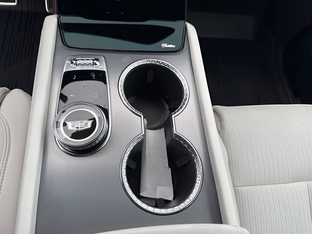 Used 2026 Cadillac Vistiq Luxury w/ LPO, Floor Liner Package image 37