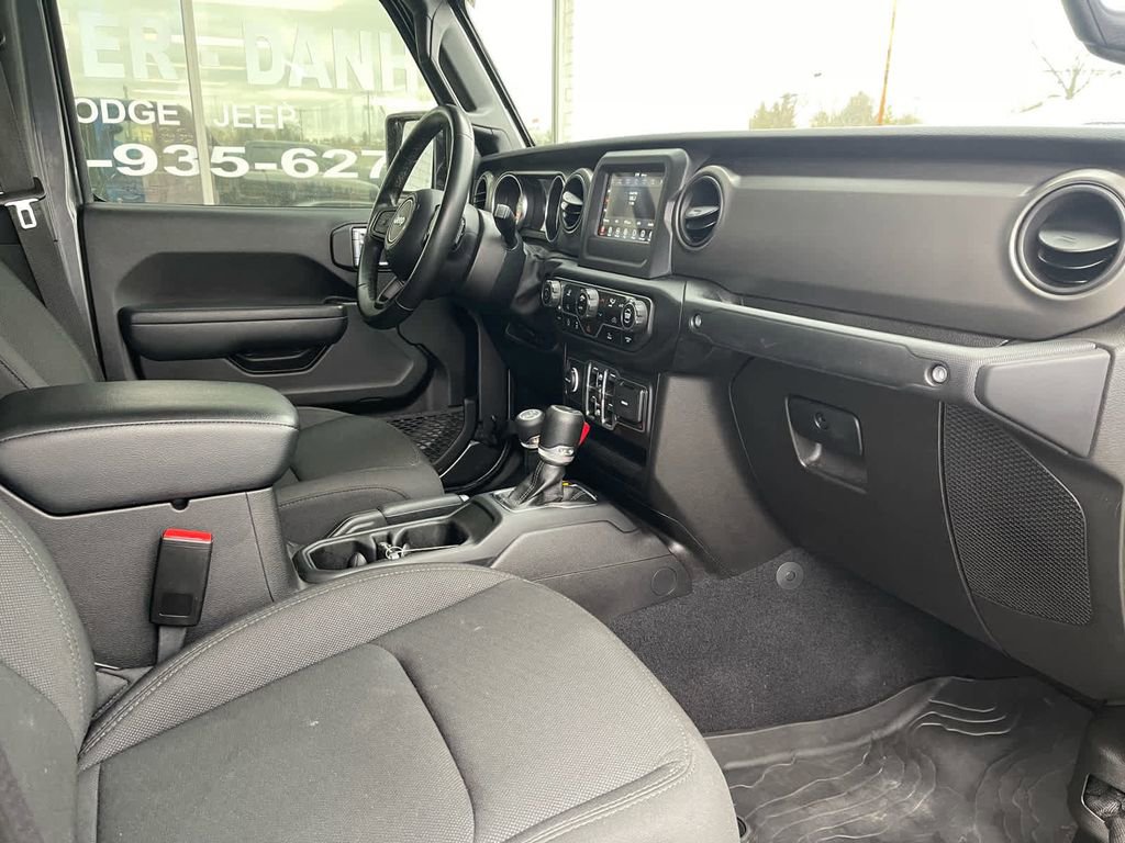 Used 2022 Jeep Gladiator Willys image 10
