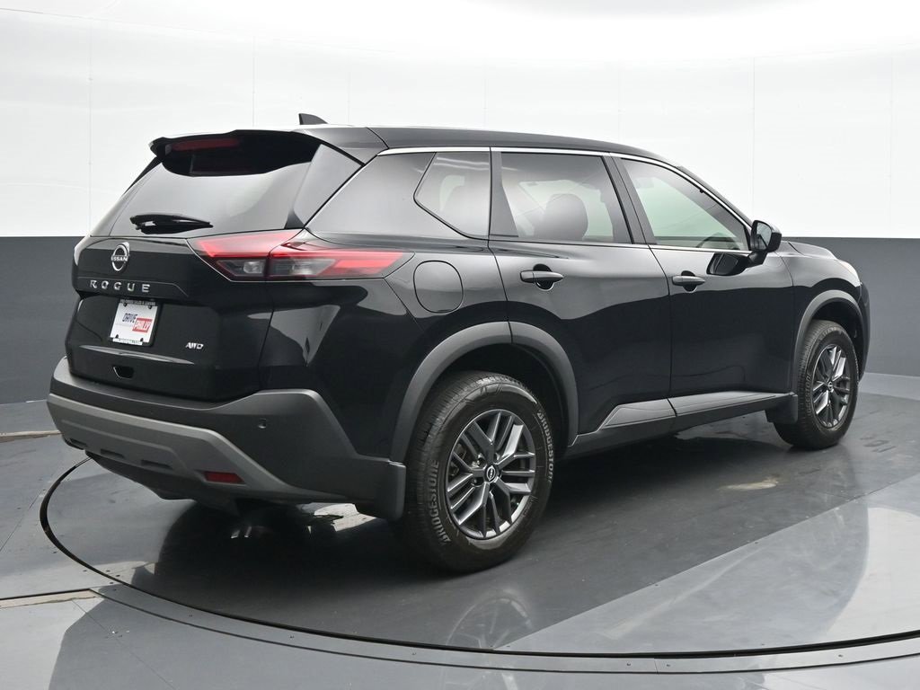 Used 2023 Nissan Rogue S image 6