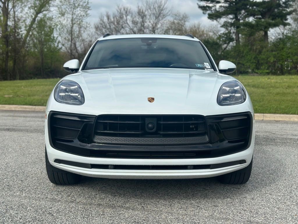 Used 2023 Porsche Macan AWD/4WD image 2