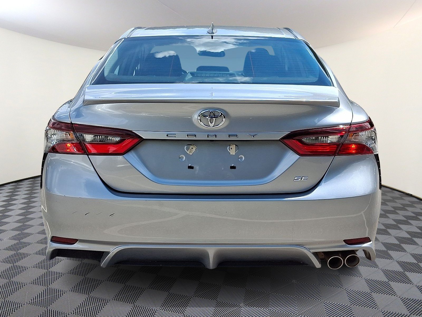 Used 2022 Toyota Camry SE FWD image 5