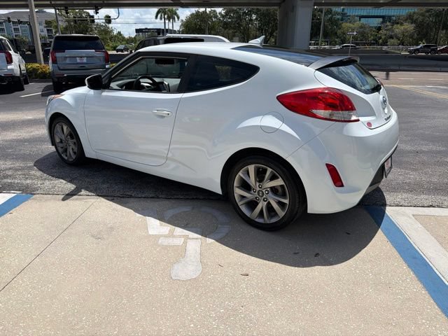 Used 2017 Hyundai Veloster FWD image 5
